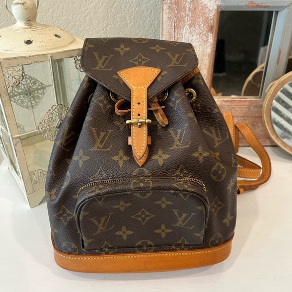 Louis Vuitton Montsouris PM - Picture 1 of 8